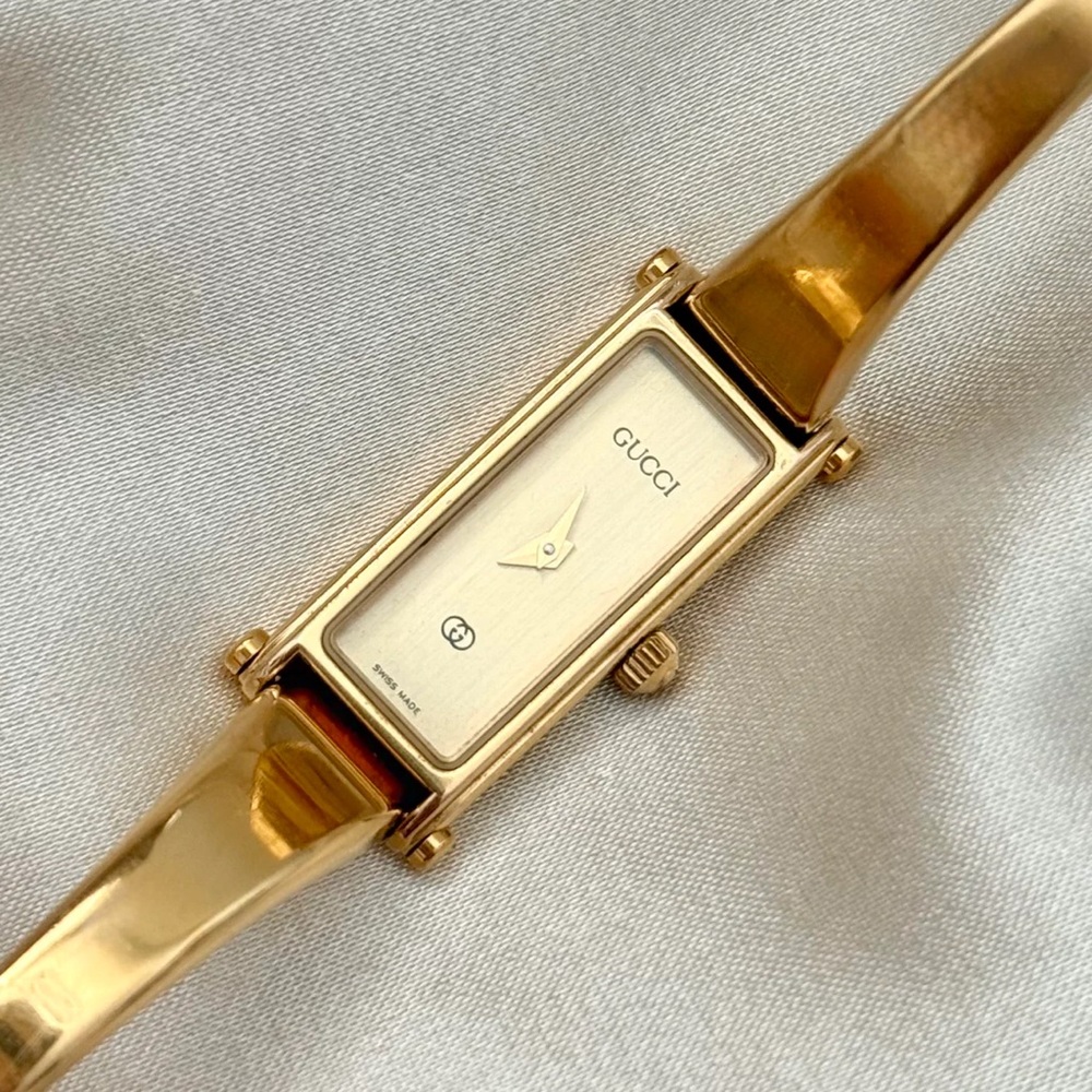 AUTHENTIC VINTAGE GUCCI DAINTY GOLD WATCH - WITH BOX - Picture 5 of 8